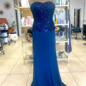 Brand new and never worn Aiden Mattox evening dress.